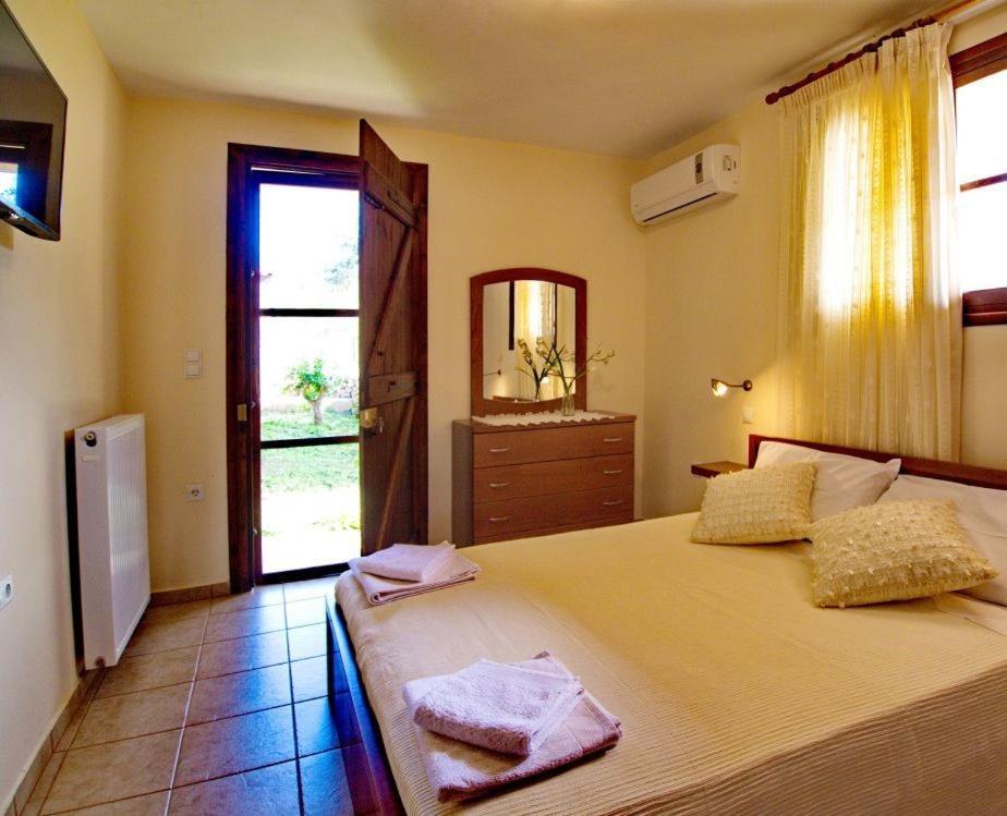 Villa Maragoudi Arménoi Екстериор снимка